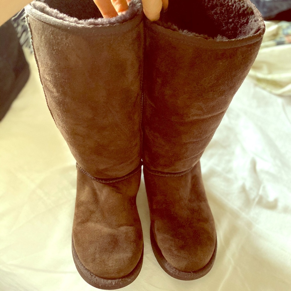 Chocolate brown size 8 Uggs